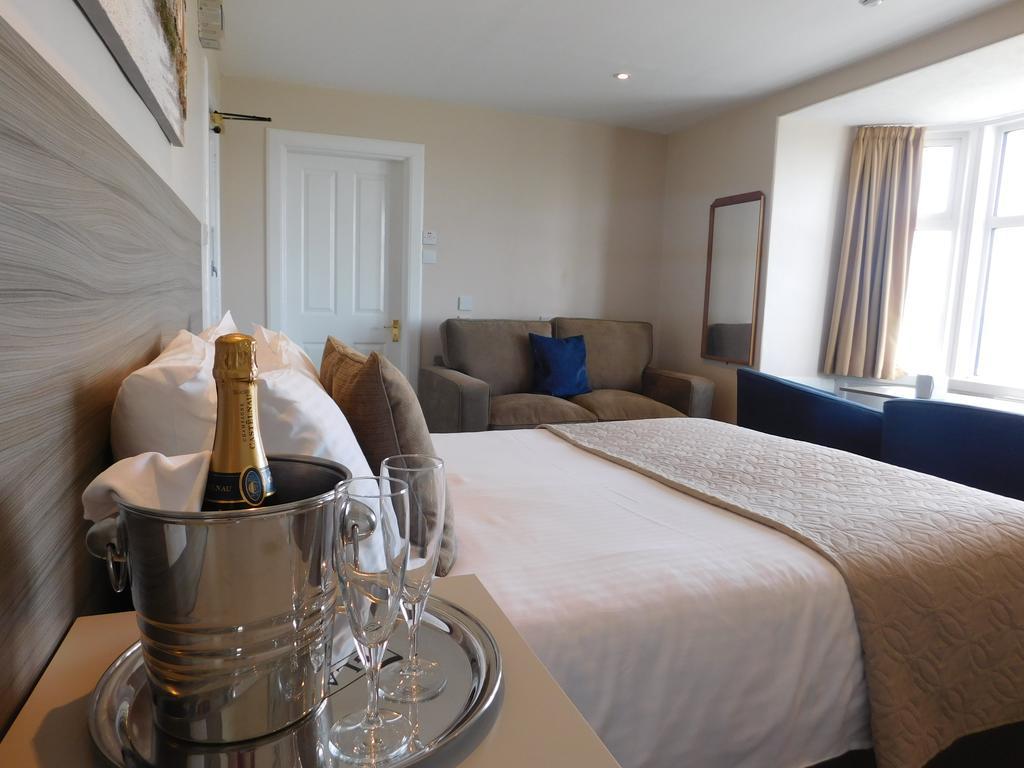 Cullen Bay Hotel Екстер'єр фото