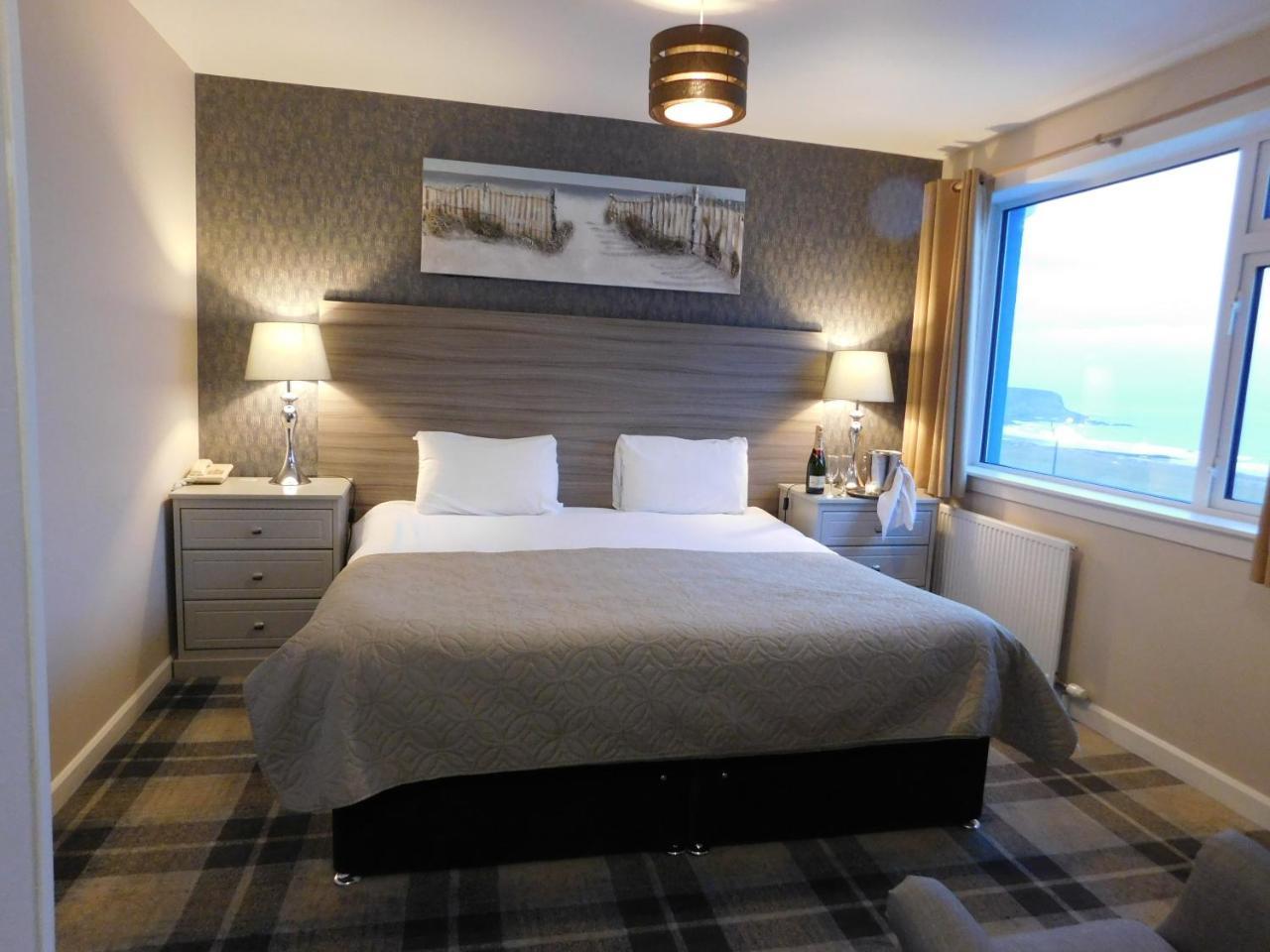 Cullen Bay Hotel Екстер'єр фото